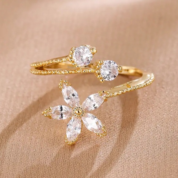 Jewelry - FREE Gold Flower Ring